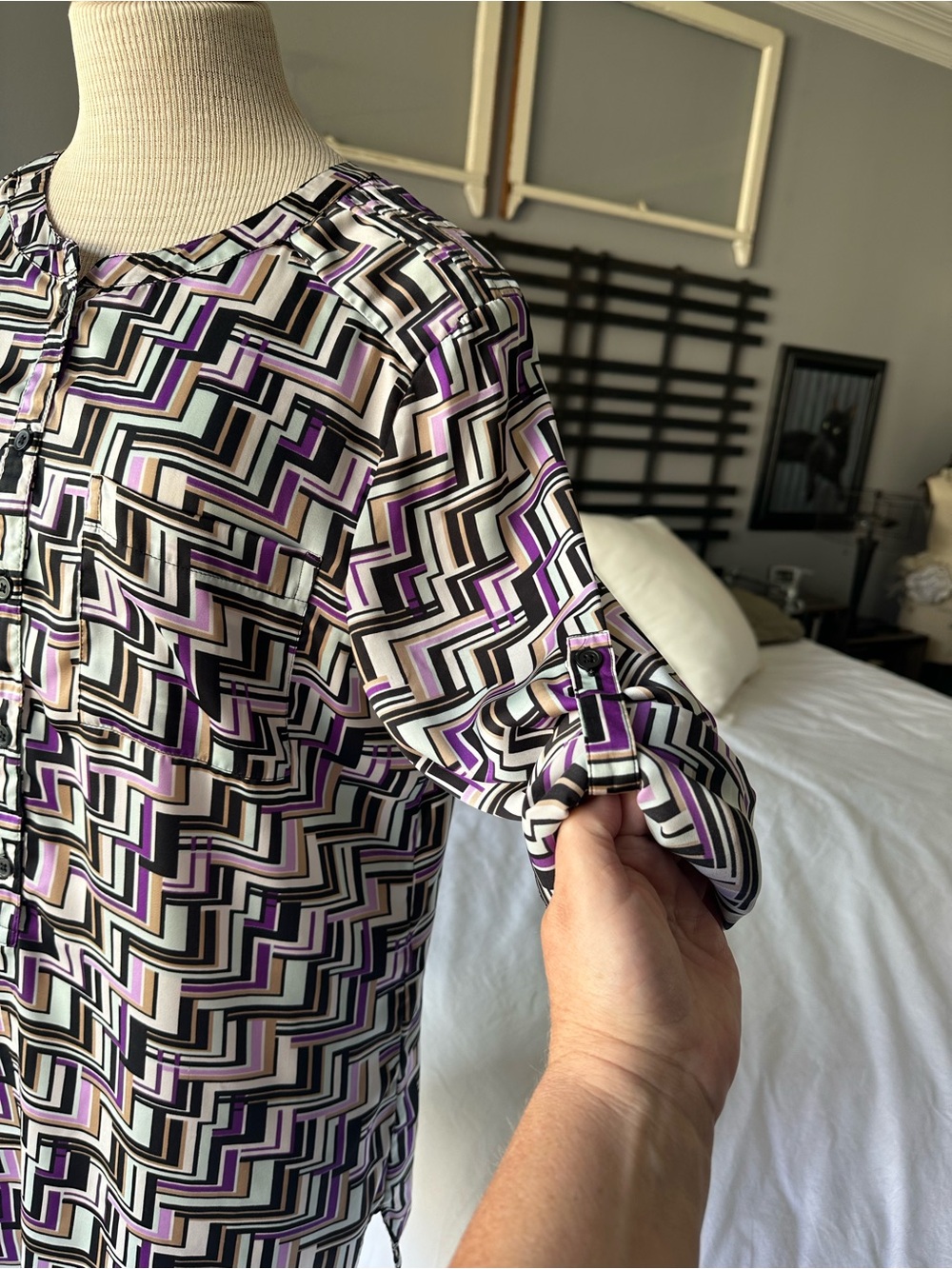 Ann Taylor Geometric Tunic Top in Purple, Black, Cream, size 12 - Picture 4 of 13